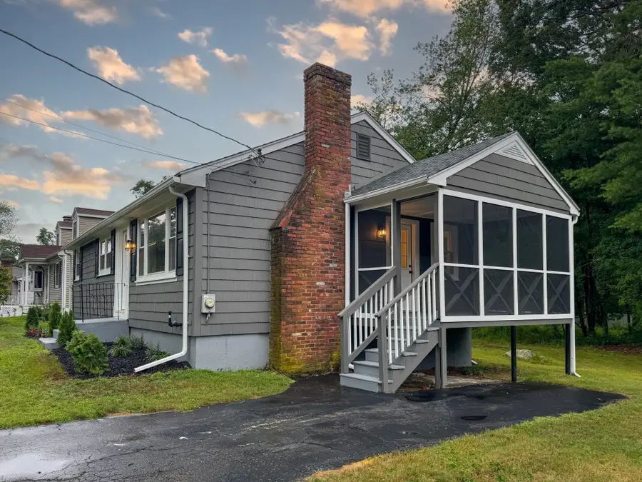 13 Center St, Medway, MA 02053 - #3