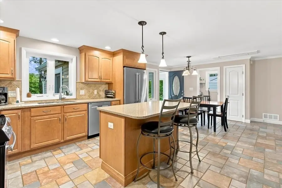 113 Pincushion Rd, Framingham, MA 01702 - #3