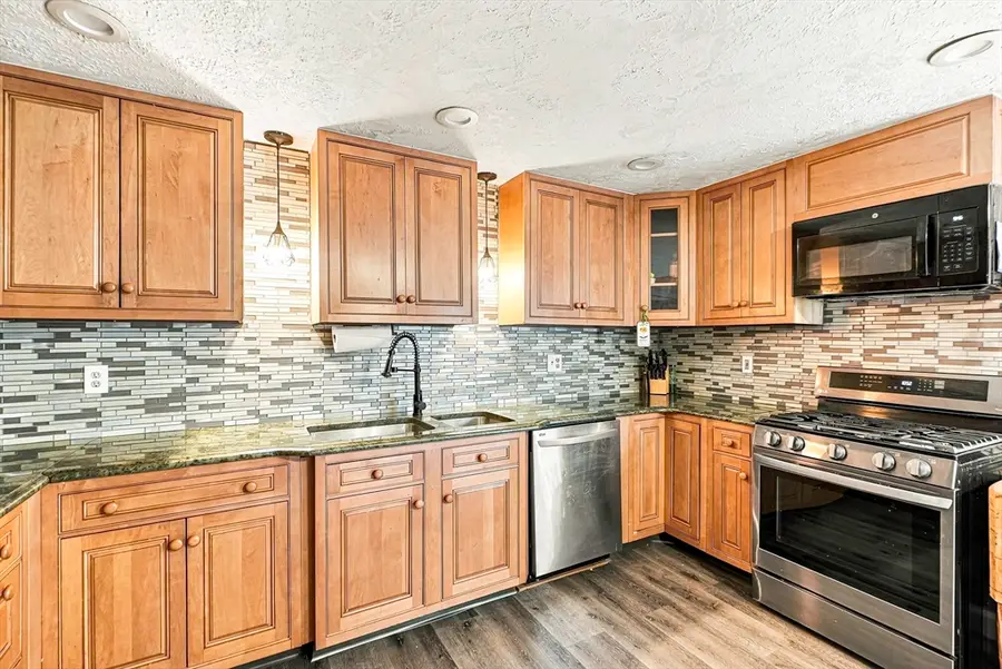 188 Maple St, Douglas, MA 01516 - #3