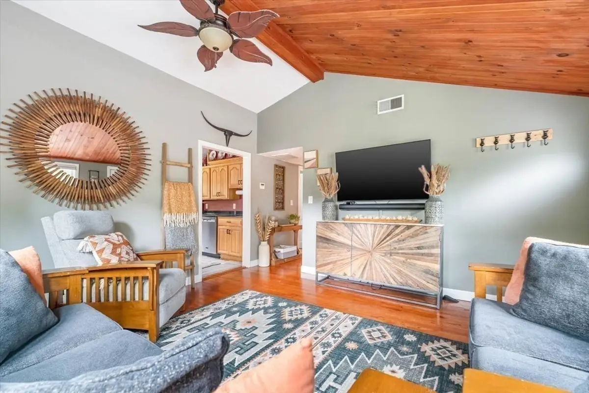 18 Carol Ave, Pembroke, MA 02359 - #1