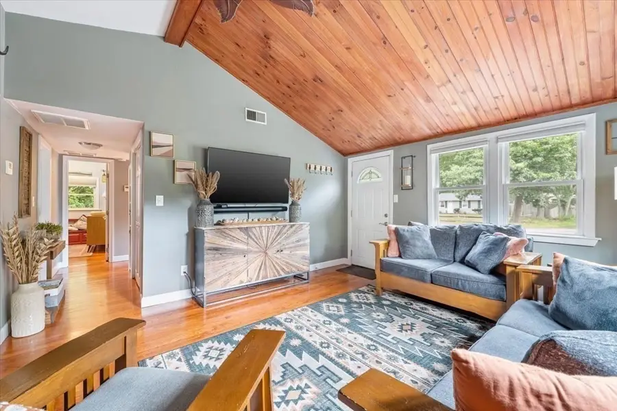 18 Carol Ave, Pembroke, MA 02359 - #3