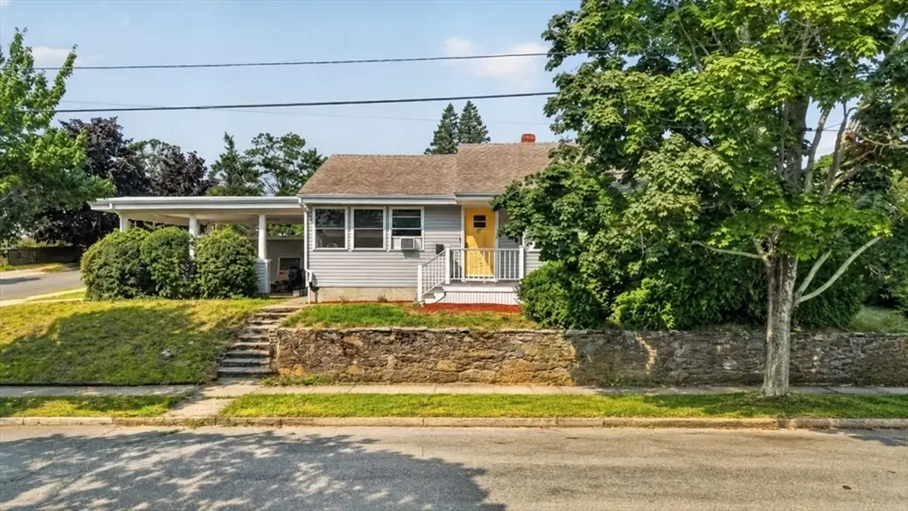 221 Rochambeau St, New Bedford, MA 02745 - #1