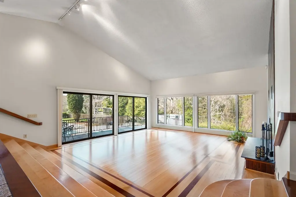 16 Wadsworth Ln, Dartmouth, MA 02748 - #1