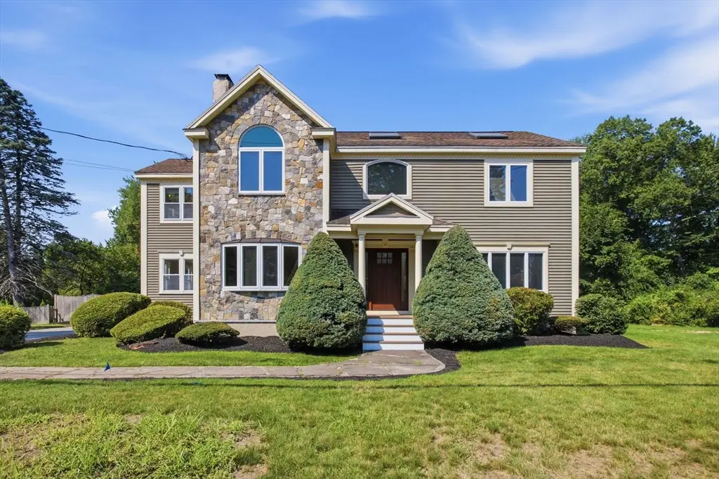 14 Pleasant St, North Reading, MA 01864 - #1