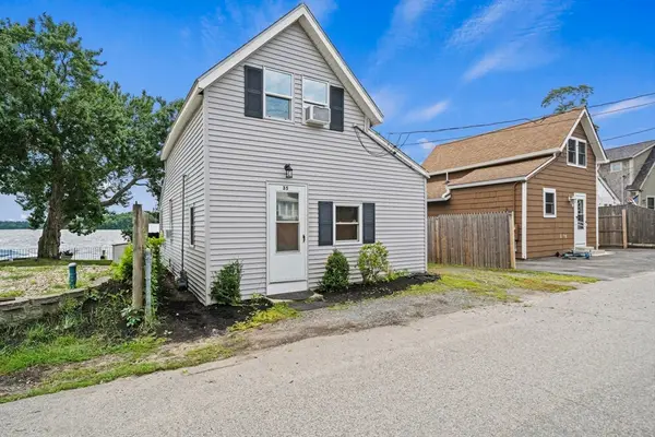 35 Ocean Ave, Halifax, MA 02341