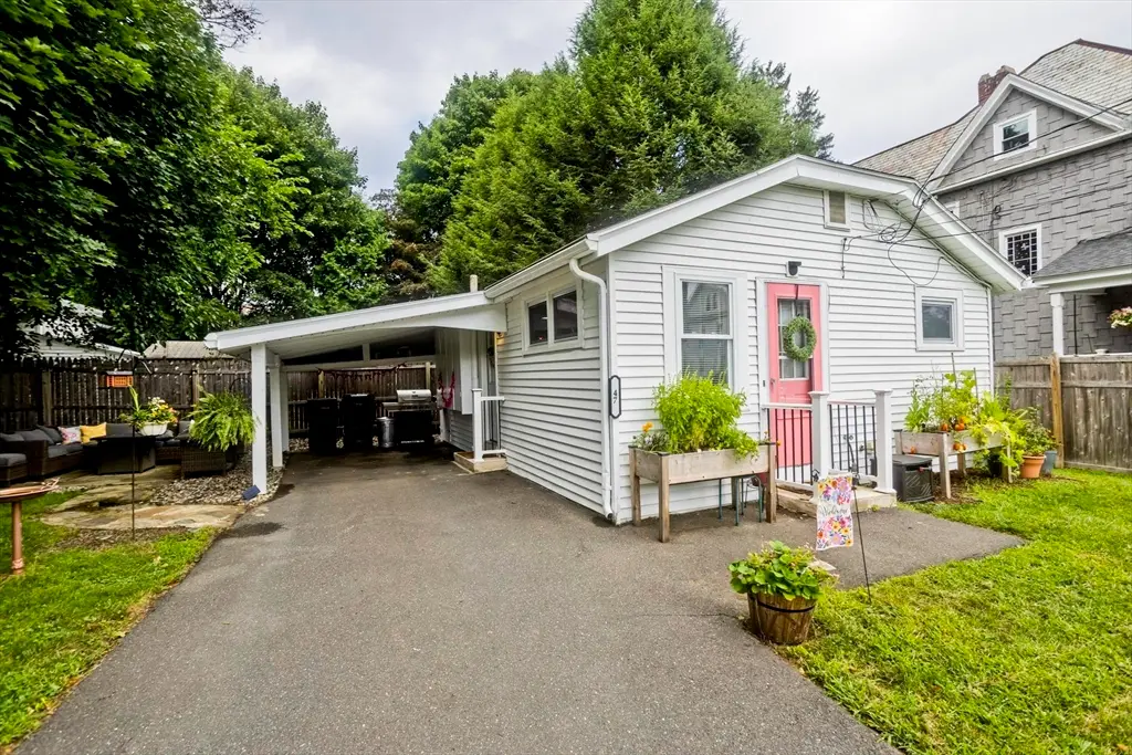 47 W School St, Westfield, MA 01085 - #1