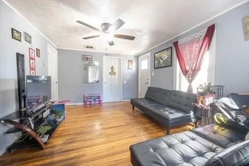 3 Dean St, Southbridge, MA 01550