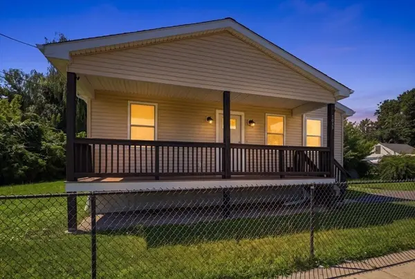 1033 Rodman St, Fall River, MA 02721
