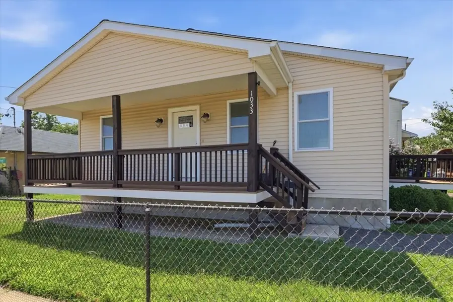1033 Rodman St, Fall River, MA 02721 - #3