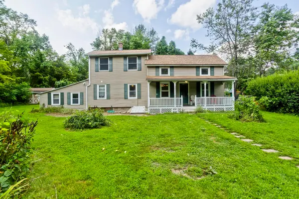 23 Maple St, Chester, MA 01011