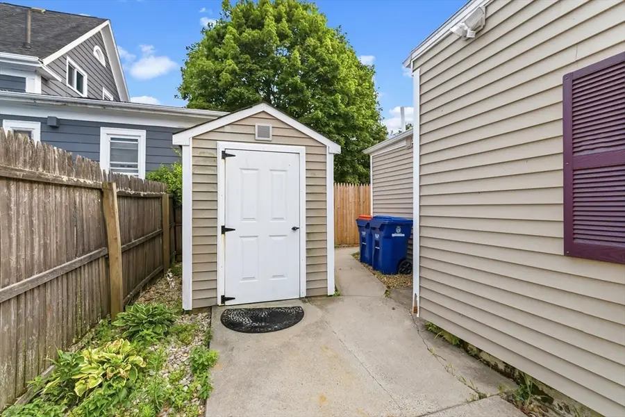 96 Locust St, New Bedford, MA 02740 - #3