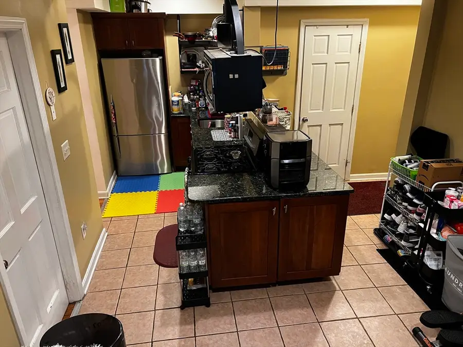 257 Pleasant St #4, Worcester, MA 01609 - #3