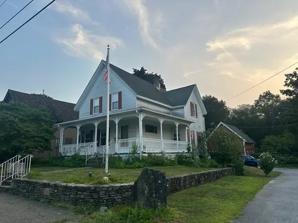 90 Locust Ave, Worcester, MA 01604
