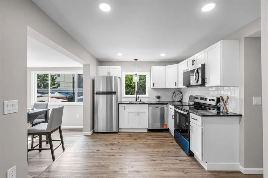 196 Massasoit St, Springfield, MA 01107 - #3