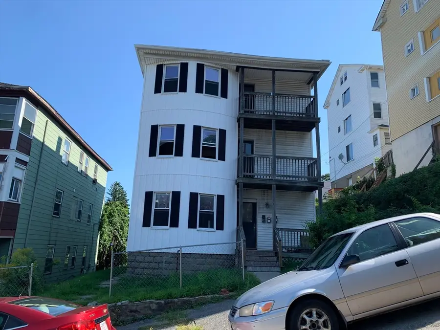 11 Diamond St, Worcester, MA 01610 - #2