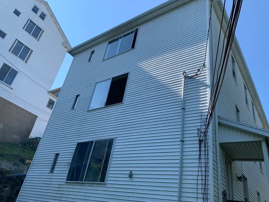 11 Diamond St, Worcester, MA 01610 - #3