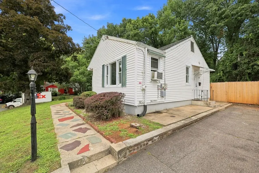 46 Kay St, Springfield, MA 01109 - #3