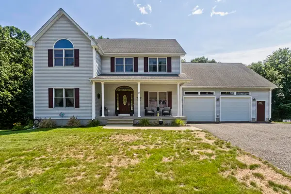 27 Landing Dr, Chicopee, MA 01020