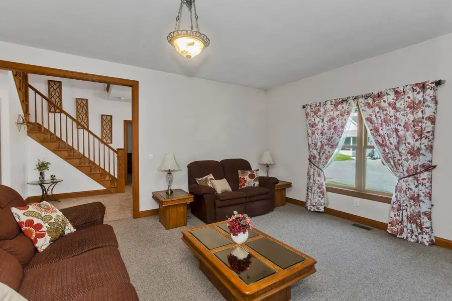 27 Landing Dr, Chicopee, MA 01020 - #3