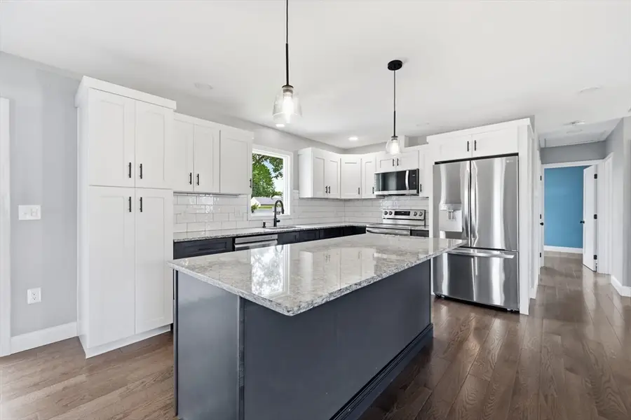 54 Beverly Dr, Westfield, MA 01085 - #3