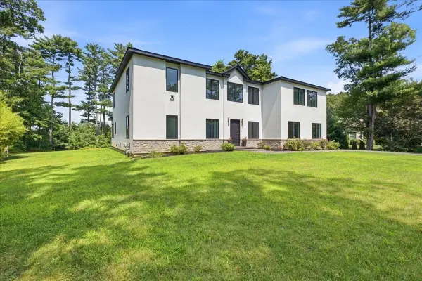 3 Kestrel Wy, Carver, MA 02330