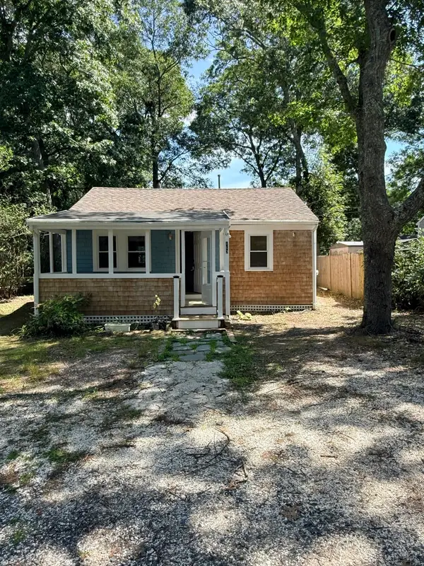 163 Ninigret Ave, Mashpee, MA 02649