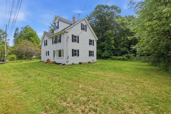 169 Quinapoxet St, Holden, MA 01522