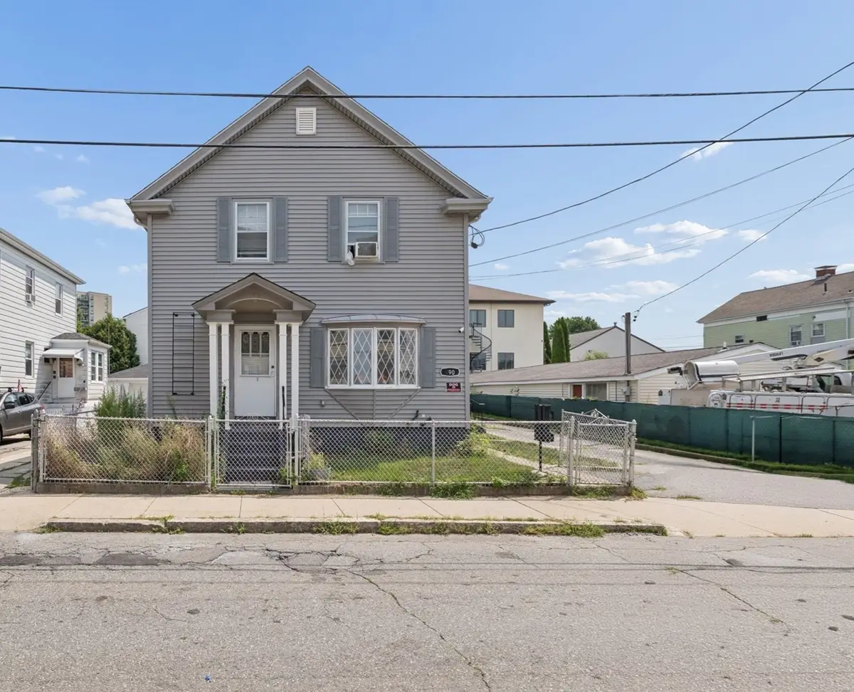 190 Raymond St, Fall River, MA 02723 - #1