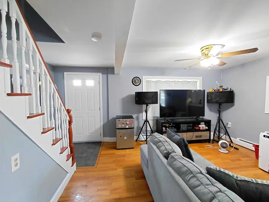 31 Floyd St, Lowell, MA 01852 - #2