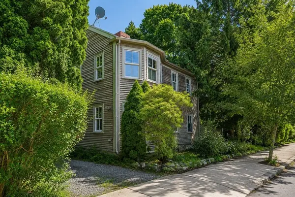 141 Hale St #2, Beverly, MA 01915