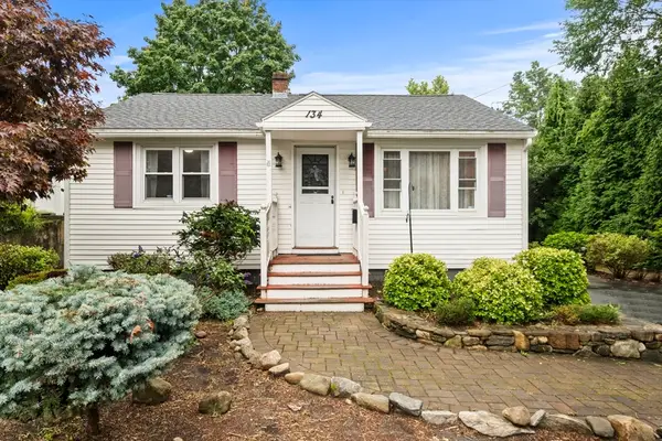134 Marshall Ave, Lowell, MA 01851