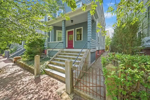 113 Antrim St #3, Cambridge, MA 02139