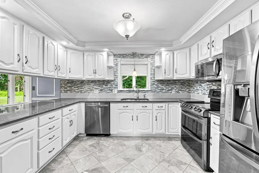 24 Orchard St, Berkley, MA 02779 - #3