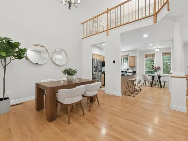 20 Pettee St #20, Newton, MA 02464