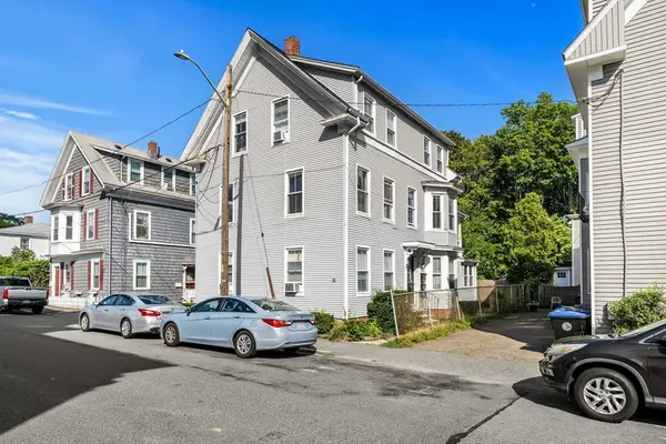 13 Knowlton St, Beverly, MA 01915