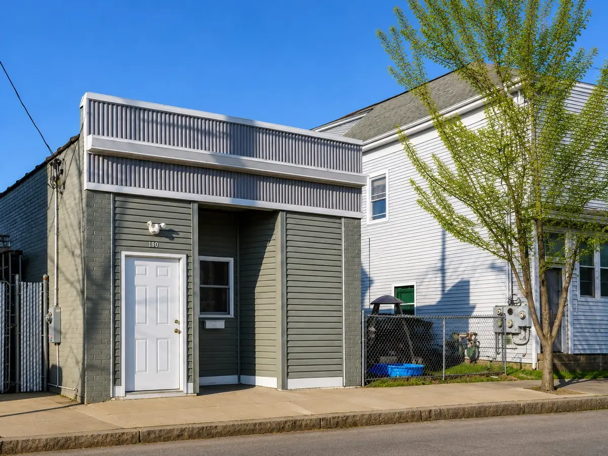 521 Kempton St, New Bedford, MA 02740 - #1