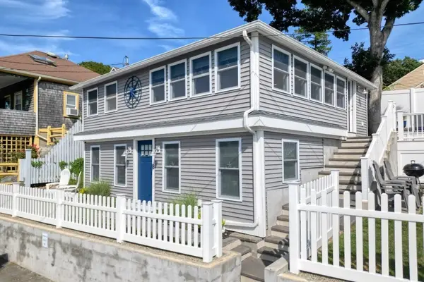 8 Green St, Wareham, MA 02558