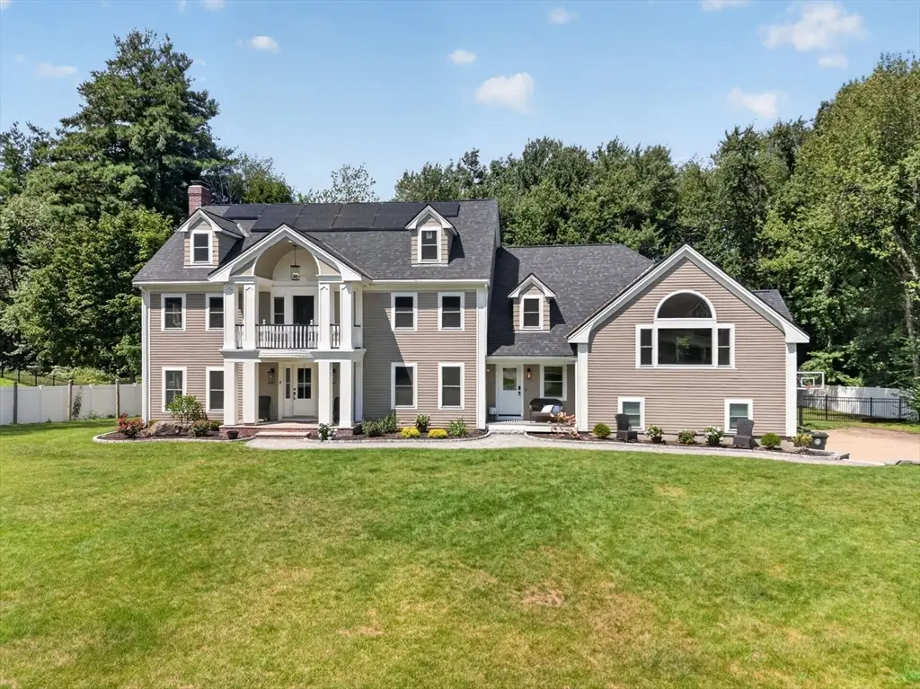 4 Fairway Dr, Andover, MA 01810 - #1