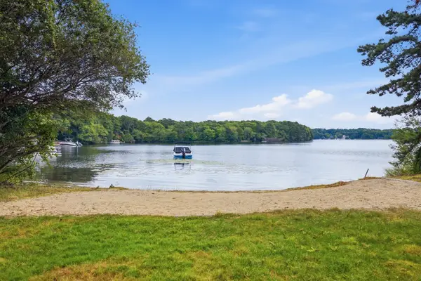 79 Pond Cir, Mashpee, MA 02649