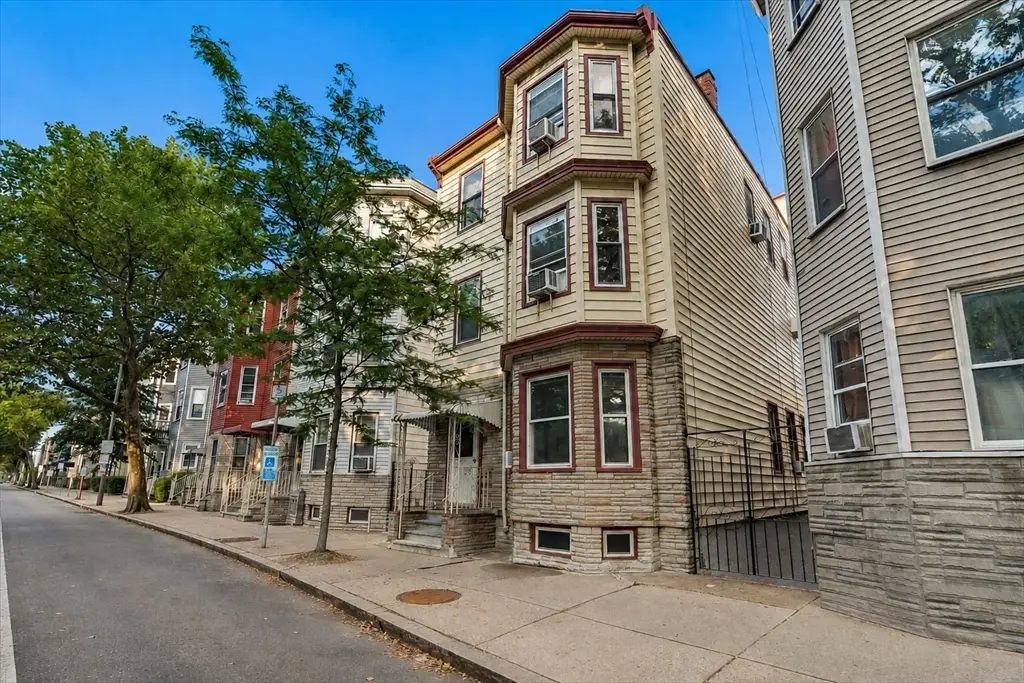 227 Chelsea St, Boston, MA 02128 - #1