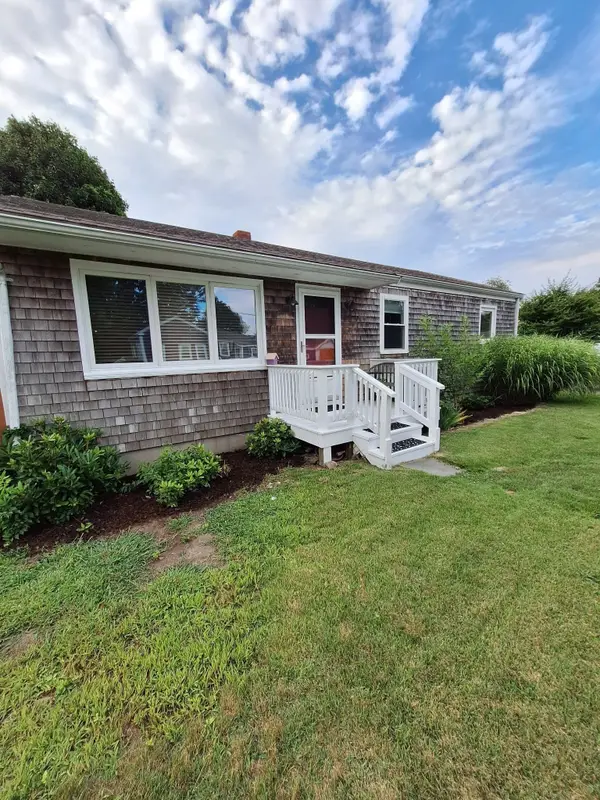 2 Upton St, Fairhaven, MA 02719