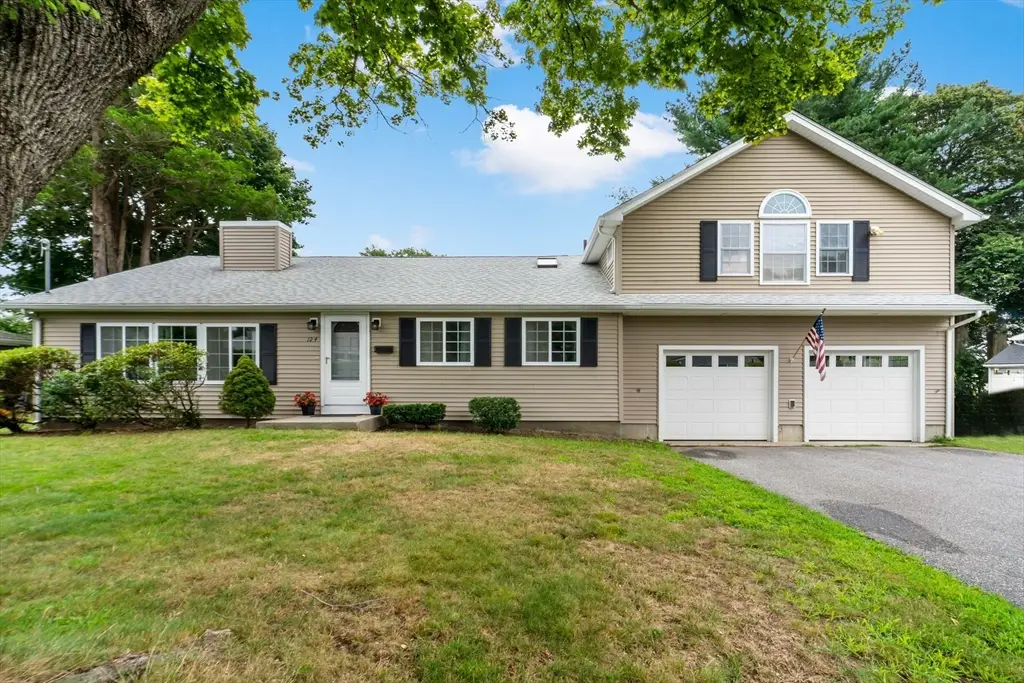 124 Watuppa Ave, Somerset, MA 02726 - #1