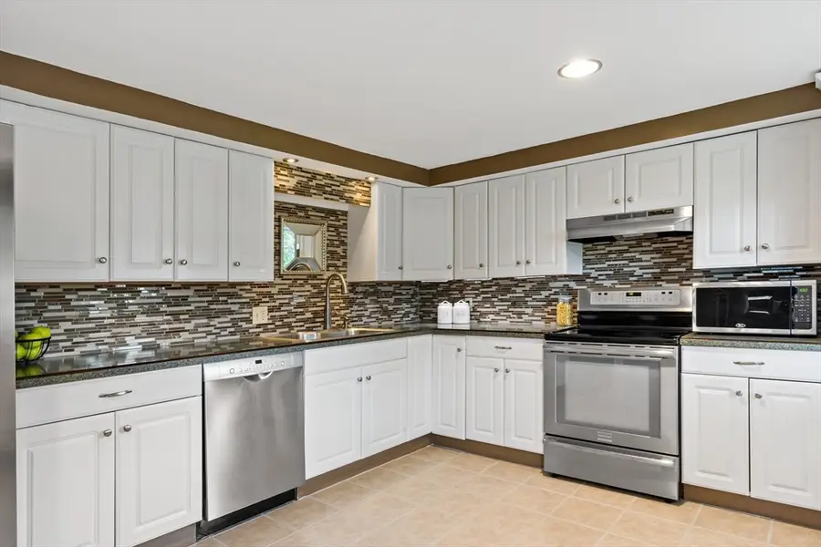 124 Watuppa Ave, Somerset, MA 02726 - #2
