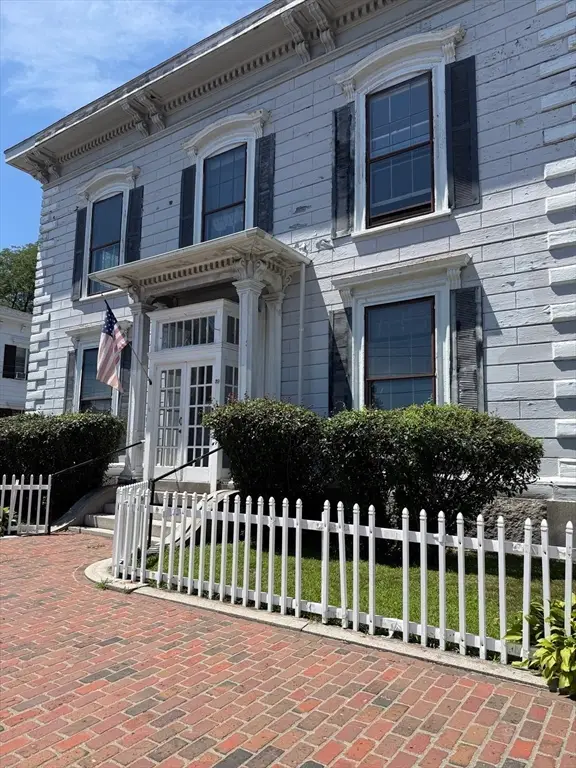 39 Washington St, Peabody, MA 01960