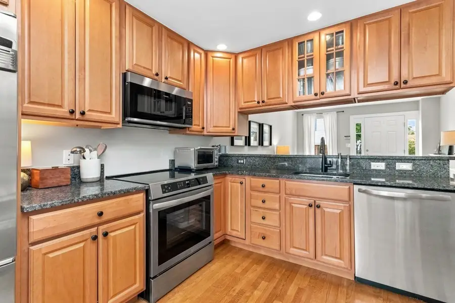 9 Russell St #3, Waltham, MA 02453 - #3