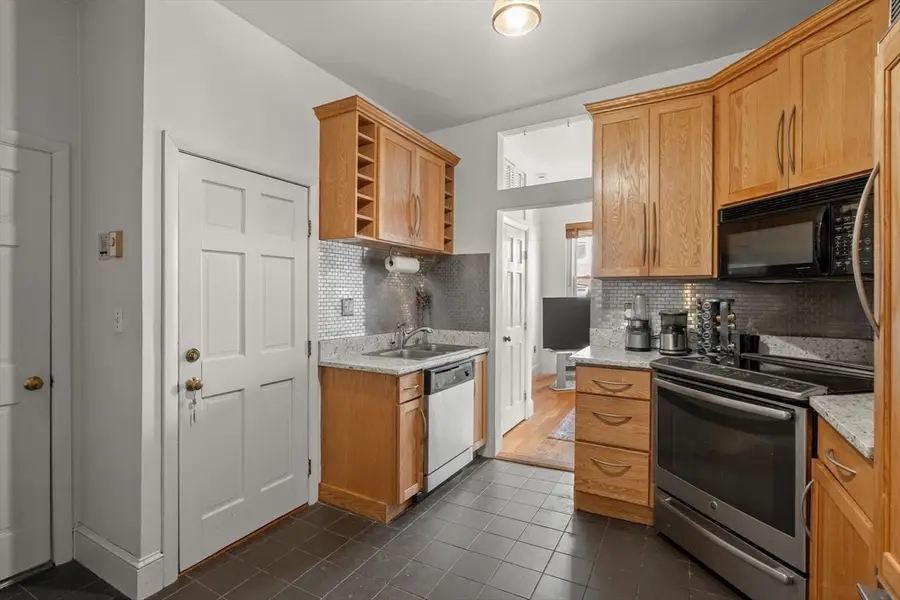 162 Endicott St #2, Boston, MA 02113 - #3
