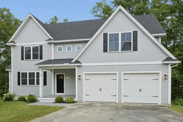 15 Gaskins Ln, Ayer, MA 01432