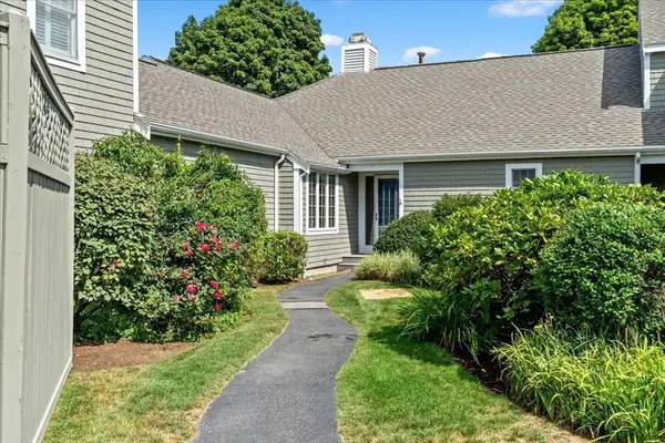 56 Floret Cir #56, Hingham, MA 02043