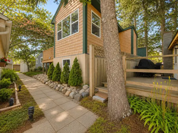12 Hideaway Vlg #G, Bourne, MA 02532