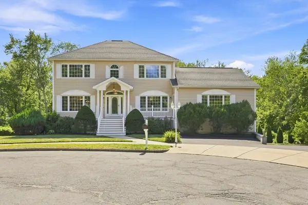 9 Sullivan Cir, Stoneham, MA 02180